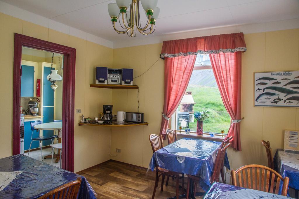 Korpudalur Hi Hostel Flateyri Exteriör bild