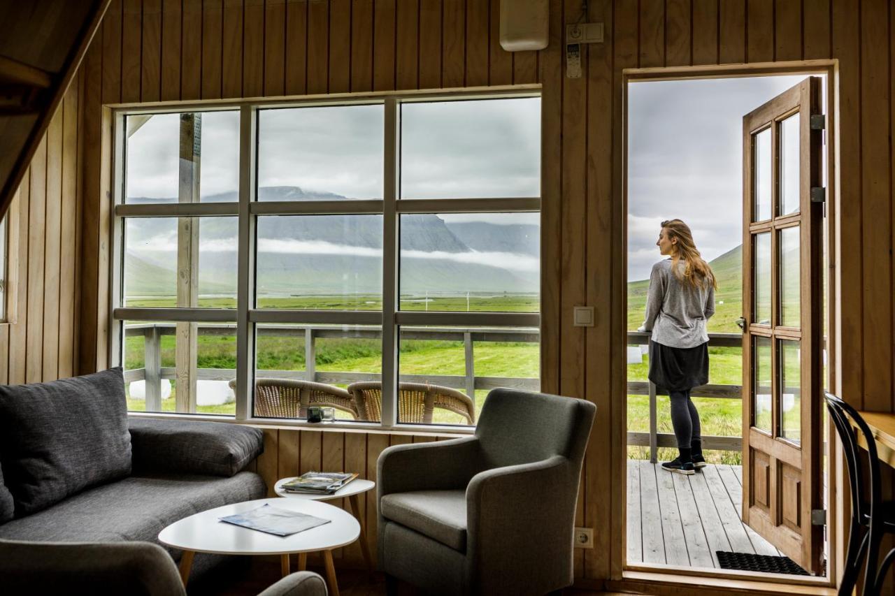 Korpudalur Hi Hostel Flateyri Exteriör bild